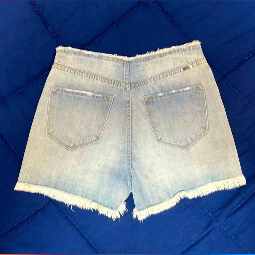 KanCan Distress Light Wash Denim 11" HIGH Rise Button Fly Cute Shortie Shorts S - Picture 8 of 14